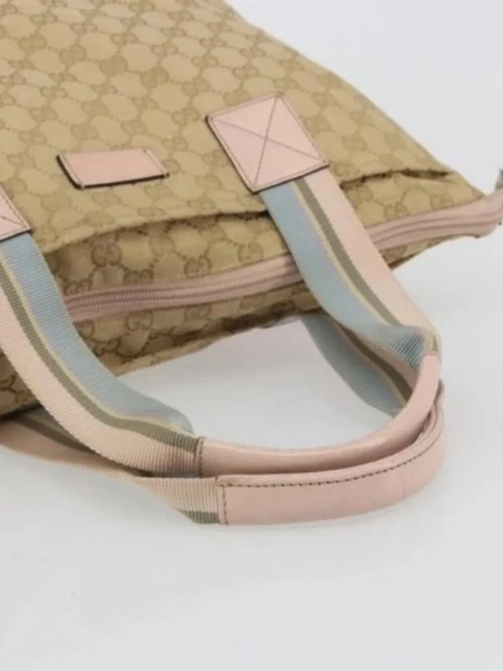 Gucci brand	gucci color	beige